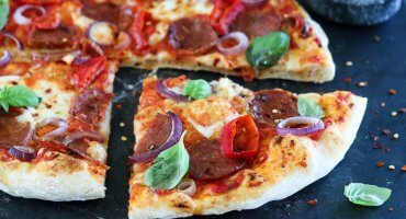 Image: PIZZA MED CHILISALAMI