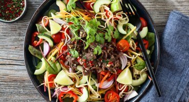 Image: NUDELSALAT MED REINSDYRSKAV & CHILIDRESSING