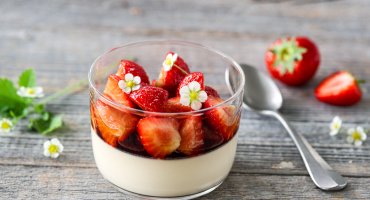 Image: PANNA COTTA MED BALSAMICOMARINERTE JORDBÆR