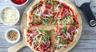Image: ITALIENSK PIZZA MED TOMATSAUS OG PARMASKINKE