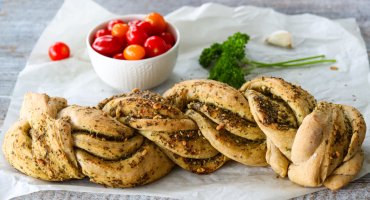 Image: FLETTEBRØD MED URTEPESTO