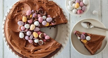 Image: BROWNIE MED SJOKOLADEKREM OG PÅSKEEGG