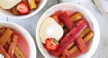 Image: OVNSBAKT RABARBRA MED YOGHURTKREM